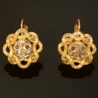 Interesting gold Victorian earrings from the antique jewelry collection of www.adin.be